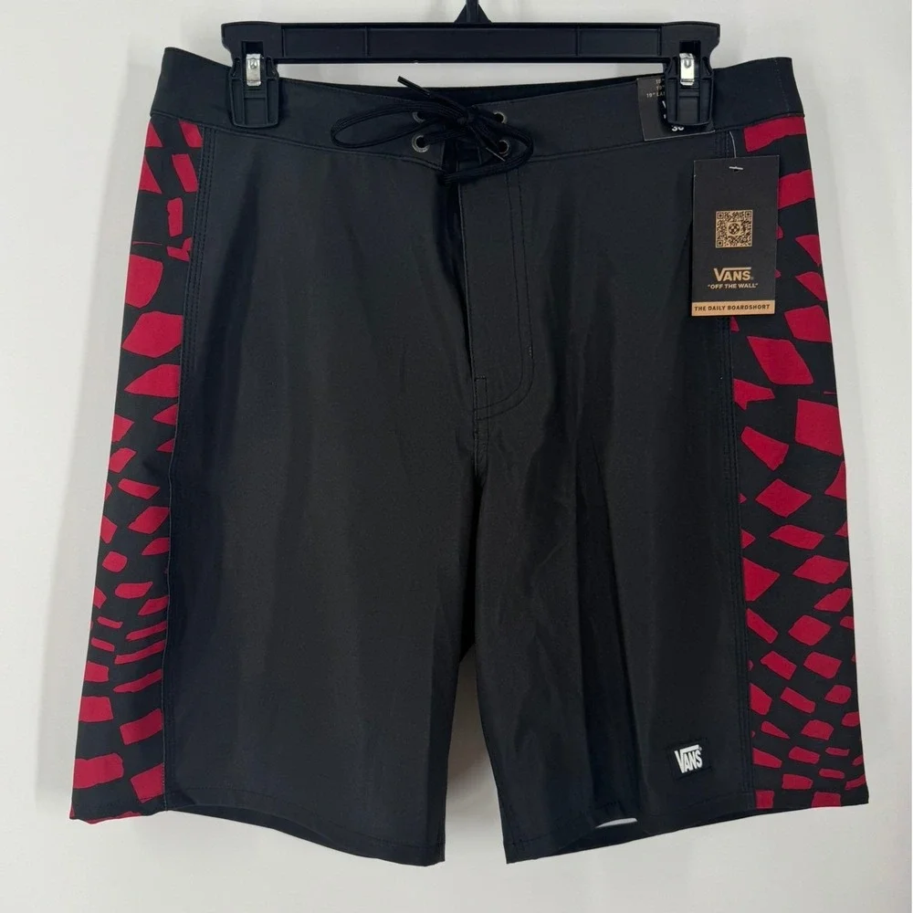 Vans MTE Daily Sideline Mens Boardshorts Black Red 19 Outseam Size 32 Relaxed
